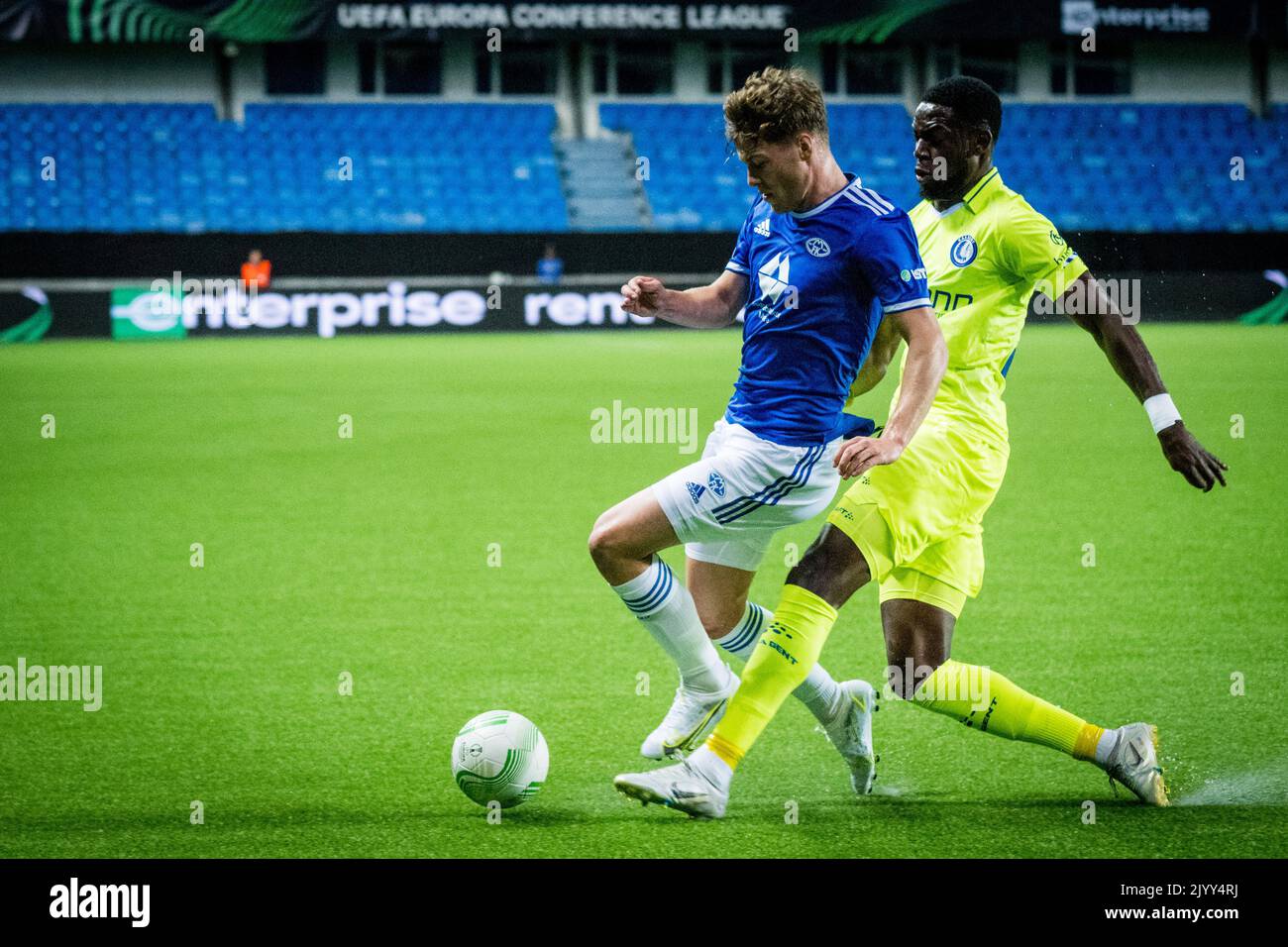 Emil Breivik di Molde e Joseph Okumu di Gent combattono per la palla durante la partita tra il norvegese Molde SK e la squadra belga KAA Gent, giovedì 08 settembre 2022, a Molde, Norvegia, il primo gioco (su sei) nella fase di gruppo del concorso UEFA Conference League. FOTO DI BELGA JASPER JACOBS Foto Stock