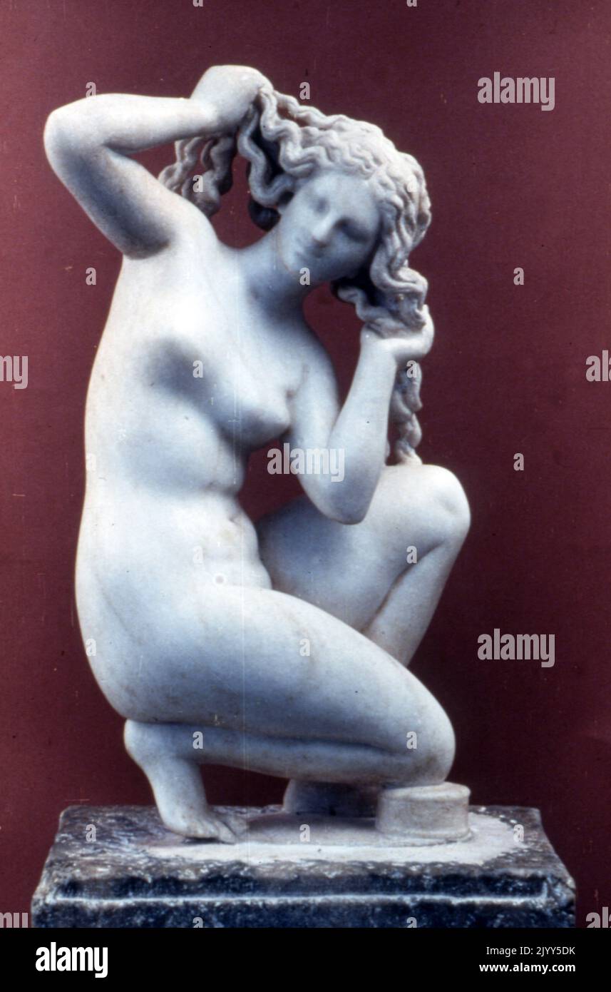 Statua del bagno di Afrodite, conosciuta come la Venere di Rodi. Un successivo rimodellamento di un tipo di statua del 3rd ° secolo a.C., la cui creazione è stata attribuita allo scultore Doidalses. L'opera rodiana è un esempio eloquente della disposizione decorativa nell'estetica del 1st° secolo a.C. Piccole sculture come questa adornavano gli interni di ricche residenze. marmo Foto Stock