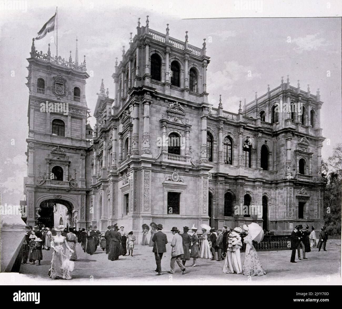 Esposizione Universelle (Fiera Mondiale) Parigi, 1900; Fotografia in bianco e nero del Palazzo Spagnolo - in grande stile rinascimentale che evoca l'Alcazar a Tolde e altri grandi palazzi Castillion. Foto Stock