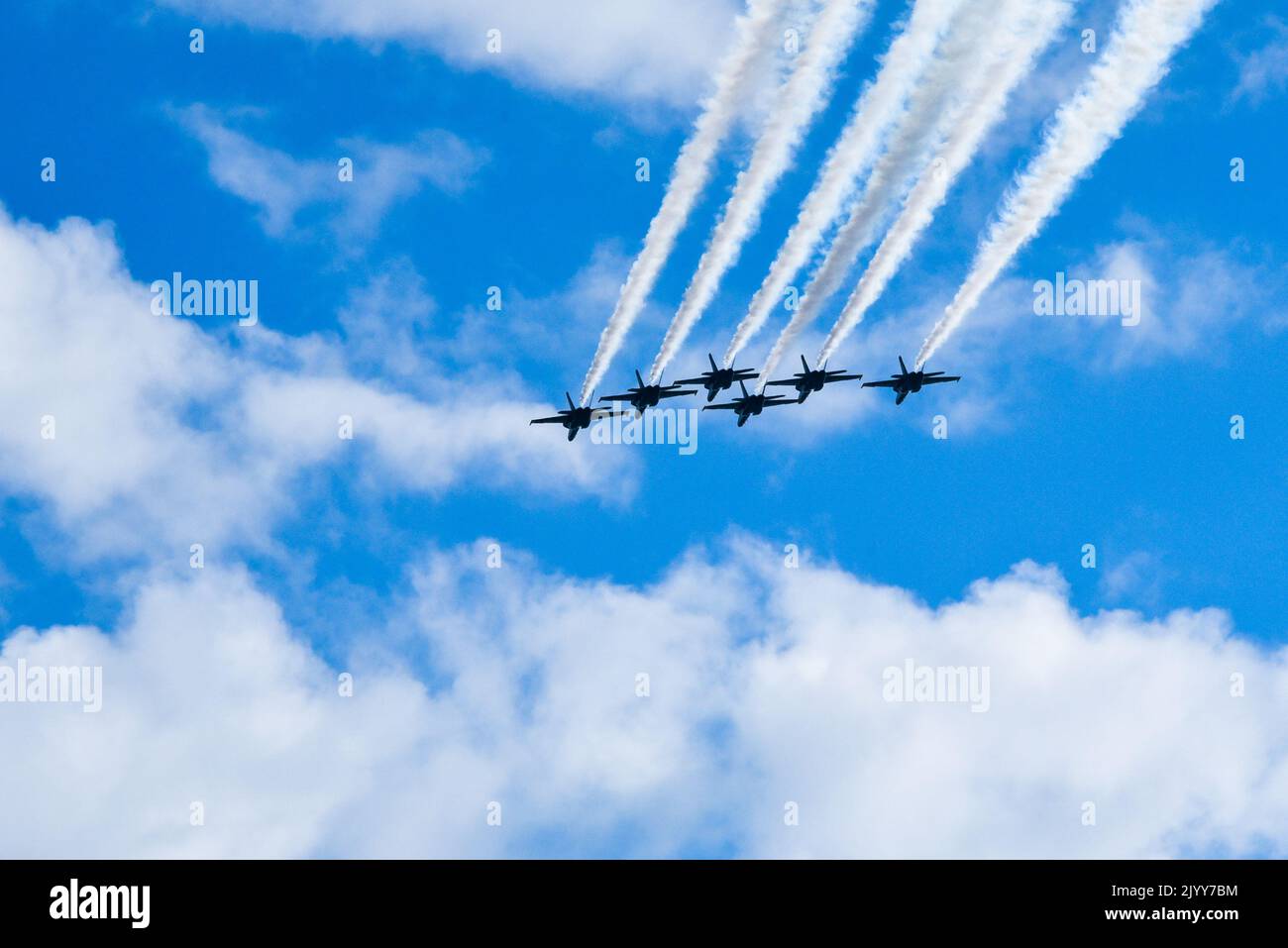 Gli U.S. Navy Blue Angels sono arrivati qui e hanno iniziato i loro voli di orientamento per prepararsi allo Smoky Mountain Air Show. L'Air Show si svolge dal 10th al 11th settembre. (STATI UNITI Air National Guard foto di staff Sgt. Brandon Keys.) Foto Stock