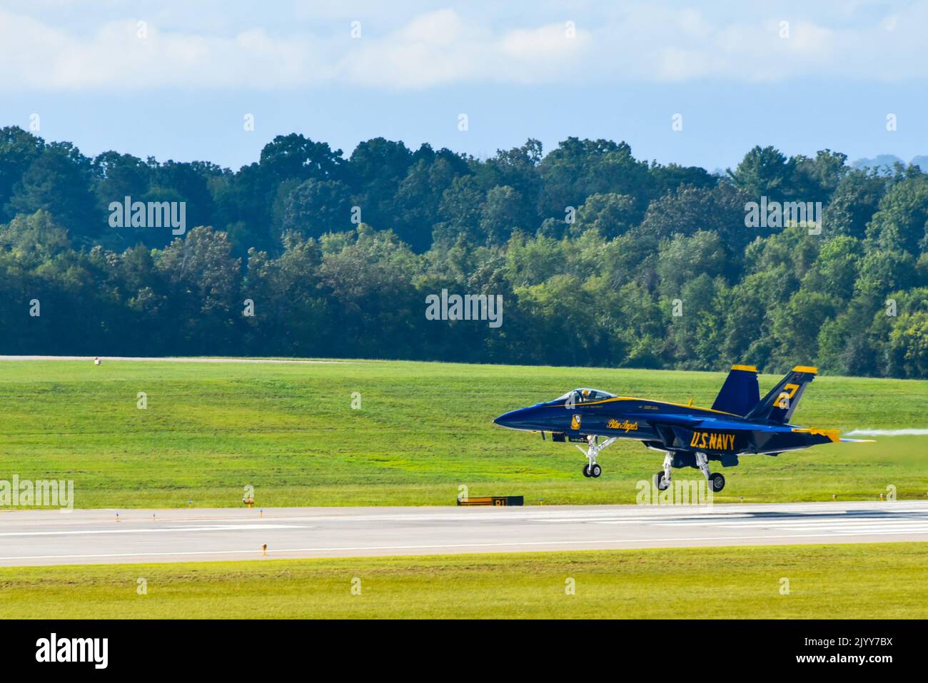 Gli U.S. Navy Blue Angels sono arrivati qui e hanno iniziato i loro voli di orientamento per prepararsi allo Smoky Mountain Air Show. L'Air Show si svolge dal 10th al 11th settembre. (STATI UNITI Air National Guard foto di staff Sgt. Brandon Keys.) Foto Stock