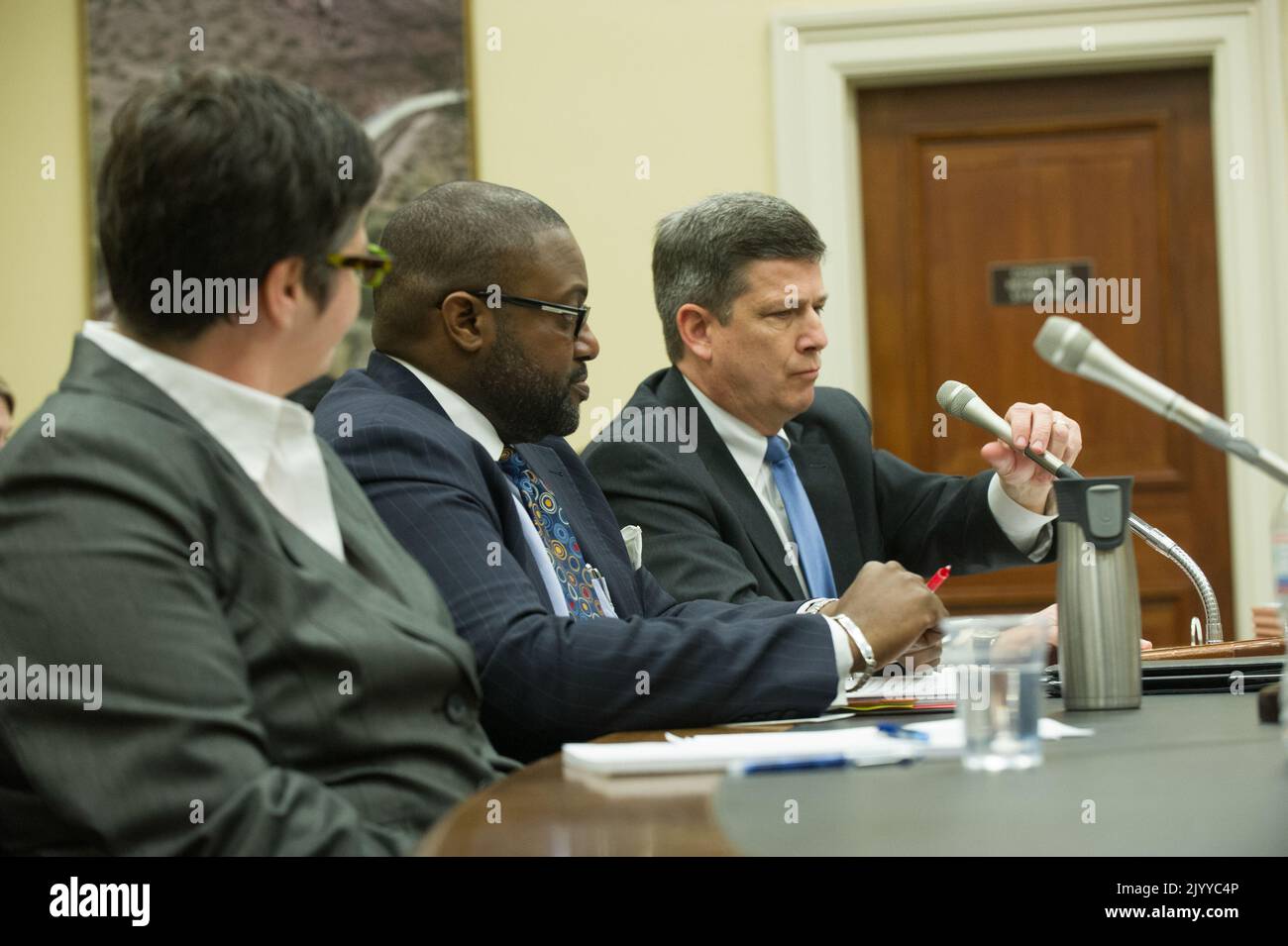 Testimonianza di Frederick Tombar, Senior Advisor for Disaster Recovery, all'audizione della sottocommissione per i trasporti, gli alloggi e lo sviluppo urbano (e agenzie correlate) della Camera Committee on Appropriations, riguardo al danno causato dall'uragano Sandy, alla partecipazione dell'HUD agli sforzi di recupero e alla pianificazione della ricostruzione a lungo termine. Foto Stock Testimonianza di Frederick Tombar, Senior Advisor for Disaster Recovery, all'audizione della sottocommissione per i trasporti, gli alloggi e lo sviluppo urbano (e agenzie correlate) della Camera Committee on Appropriations, riguardo al danno causato dall'uragano Sandy, alla partecipazione dell'HUD agli sforzi di recupero e alla pianificazione della ricostruzione a lungo termine. Foto Stock