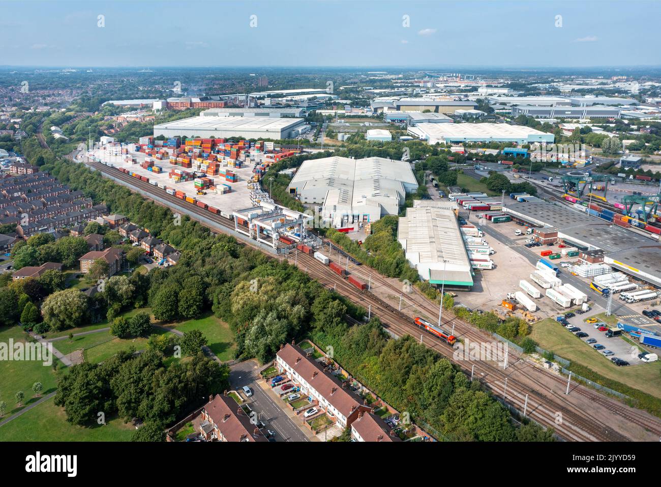 La Deutsche Bahn 66099 si ferma al terminal dei container di Trafford Park. 2nd settembre 2022 Foto Stock