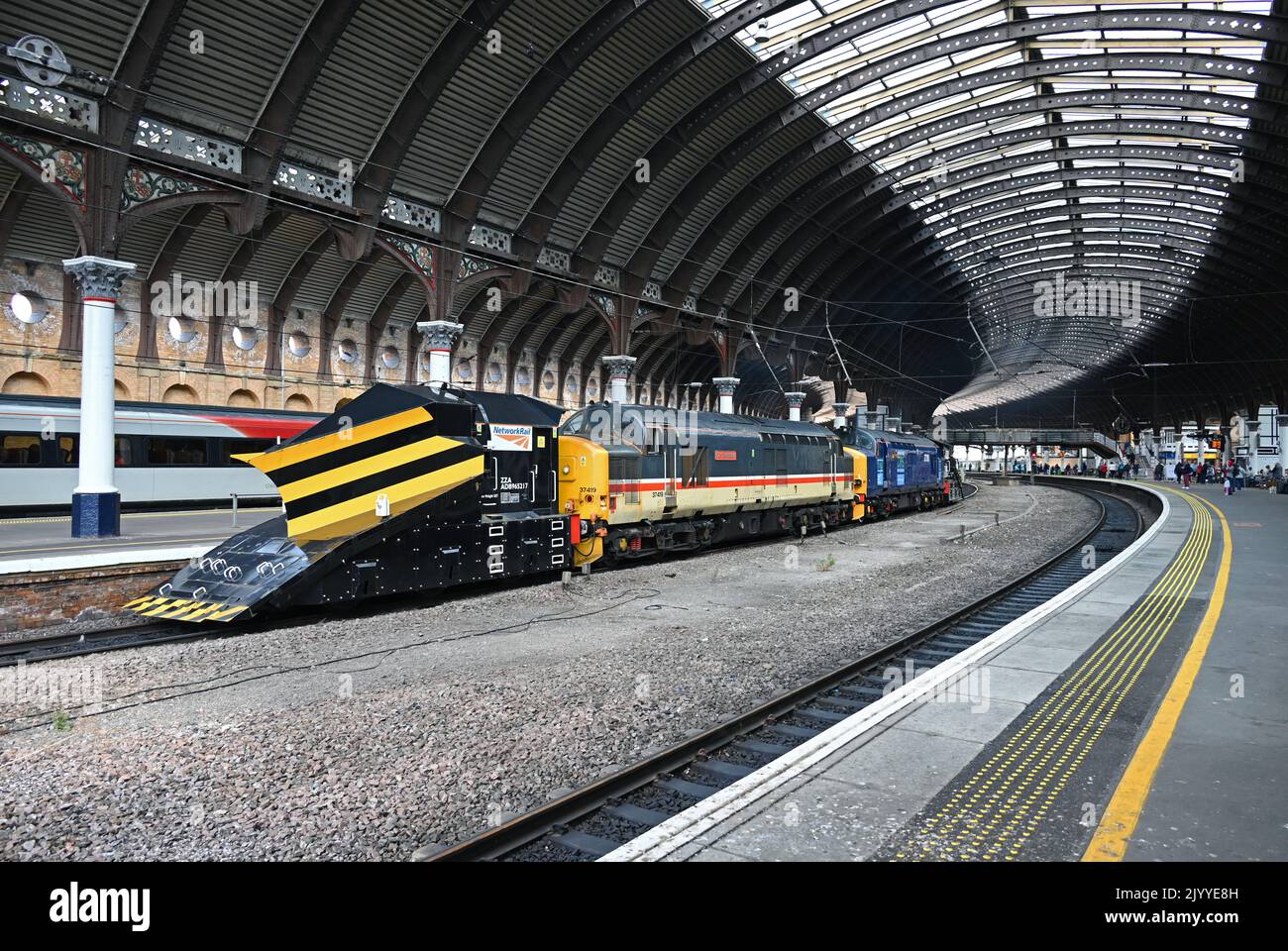 DRS 37218 37419 10:27 da York a Malton Snowplow test run a York. 7th settembre 2022. Foto Stock