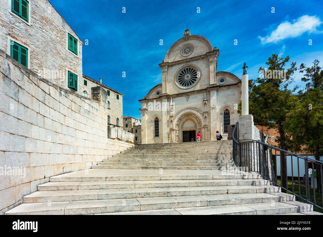 Croazia, città di Sibenik, vista panoramica del centro storico e la cattedrale di San Giacomo, il più importante monumento architettonico del Rinascimento er Foto Stock