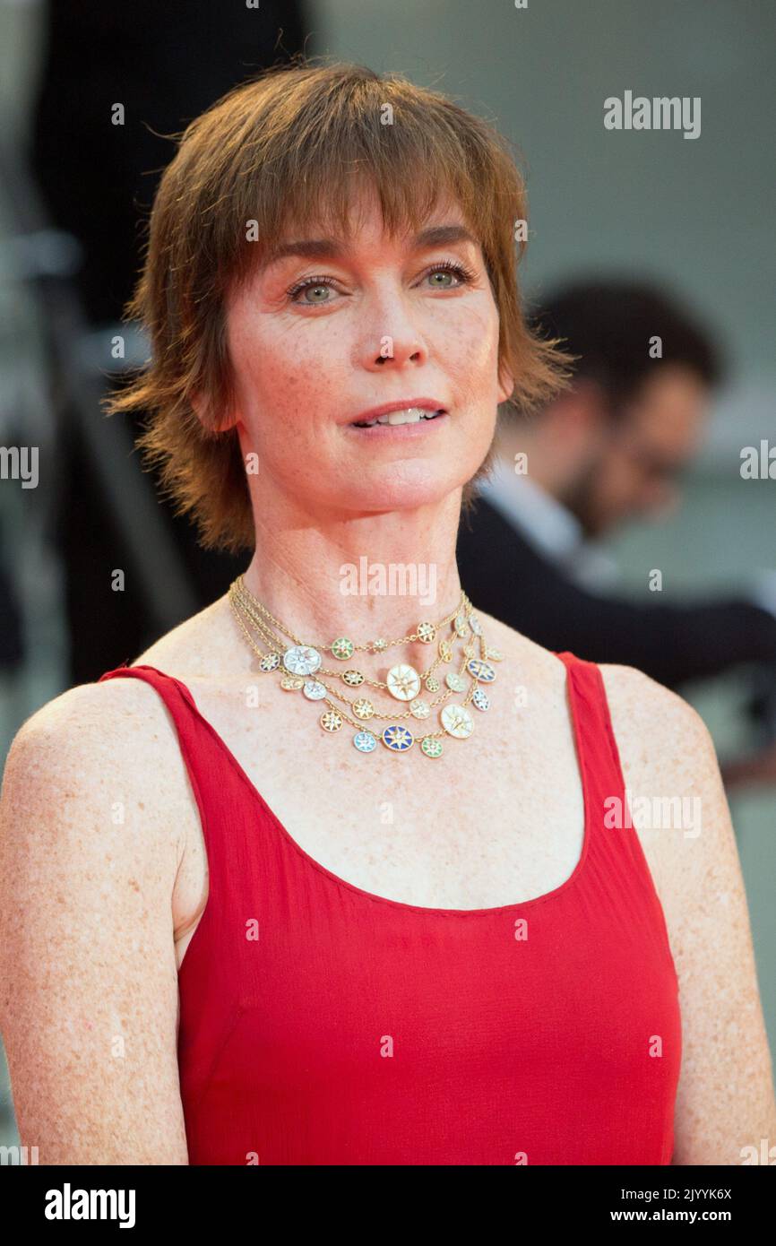 VENEZIA, ITALIA. 8 settembre 2022: Julianne Nicholson in prima assoluta a Blonde al 79th° Festival Internazionale del Cinema di Venezia. Foto: Kristina Afanasyeva/Caratteristuflash Credit: Paul Smith/Alamy Live News Foto Stock