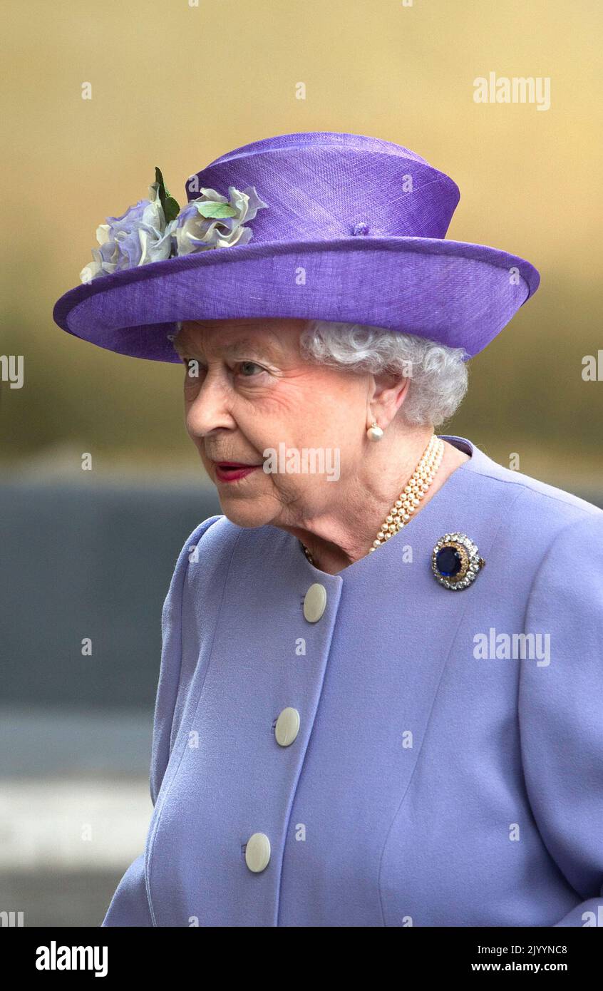 La regina Elisabetta morì il 9 settembre 2022. Nell'archivio foto:la regina Elisabetta britannica e suo marito il principe Filippo e Papa Francesco durante il loro incontro a Città del Vaticano il 3 aprile 2014. Foto Stock