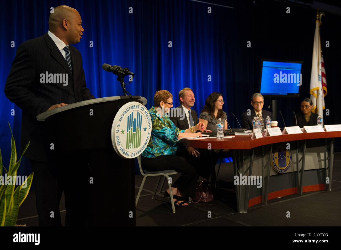 Avviso di disponibilità di finanziamento (NOFA), presentazione per il lancio dell'anno fiscale 2013, con partecipanti tra cui: Barbara Dorf, direttore, ufficio di gestione e supervisione delle sovvenzioni dipartimentali; Kevin Simpson, vice consigliere generale principale; Lisa Danzig, direttore della pianificazione e della gestione strategica; Cliff Taffet, vice segretario generale per la pianificazione e lo sviluppo della comunità; E Joyce Little, Direttore, Ufficio strategie di investimento, Politica e Gestione, Ufficio del Chief Information Officer. Foto Stock