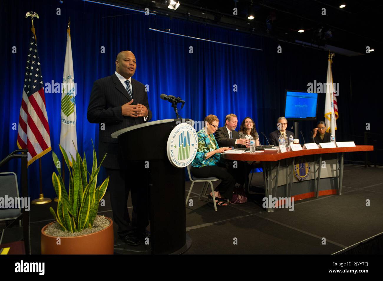 Avviso di disponibilità di finanziamento (NOFA), presentazione per il lancio dell'anno fiscale 2013, con partecipanti tra cui: Barbara Dorf, direttore, ufficio di gestione e supervisione delle sovvenzioni dipartimentali; Kevin Simpson, vice consigliere generale principale; Lisa Danzig, direttore della pianificazione e della gestione strategica; Cliff Taffet, vice segretario generale per la pianificazione e lo sviluppo della comunità; E Joyce Little, Direttore, Ufficio strategie di investimento, Politica e Gestione, Ufficio del Chief Information Officer. Foto Stock