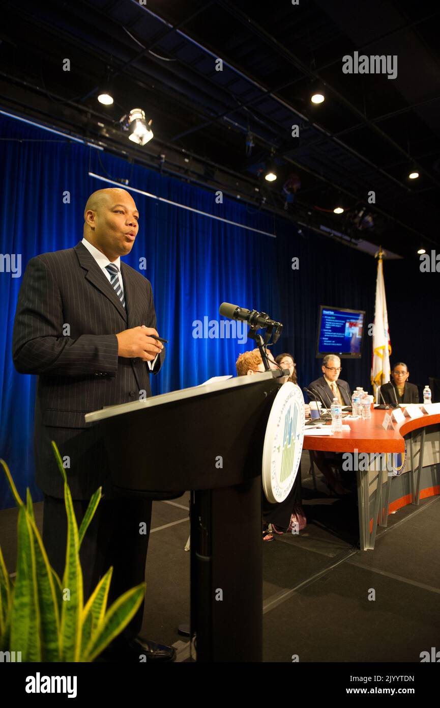 Avviso di disponibilità di finanziamento (NOFA), presentazione per il lancio dell'anno fiscale 2013, con partecipanti tra cui: Barbara Dorf, direttore, ufficio di gestione e supervisione delle sovvenzioni dipartimentali; Kevin Simpson, vice consigliere generale principale; Lisa Danzig, direttore della pianificazione e della gestione strategica; Cliff Taffet, vice segretario generale per la pianificazione e lo sviluppo della comunità; E Joyce Little, Direttore, Ufficio strategie di investimento, Politica e Gestione, Ufficio del Chief Information Officer. Foto Stock