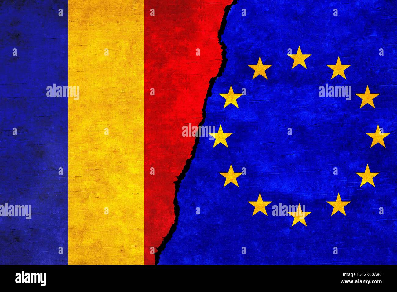 La Romania e l'Unione europea battono bandiera insieme. Alleanza UE Romania, politica, economia, commercio, relazioni e conflitti Foto Stock