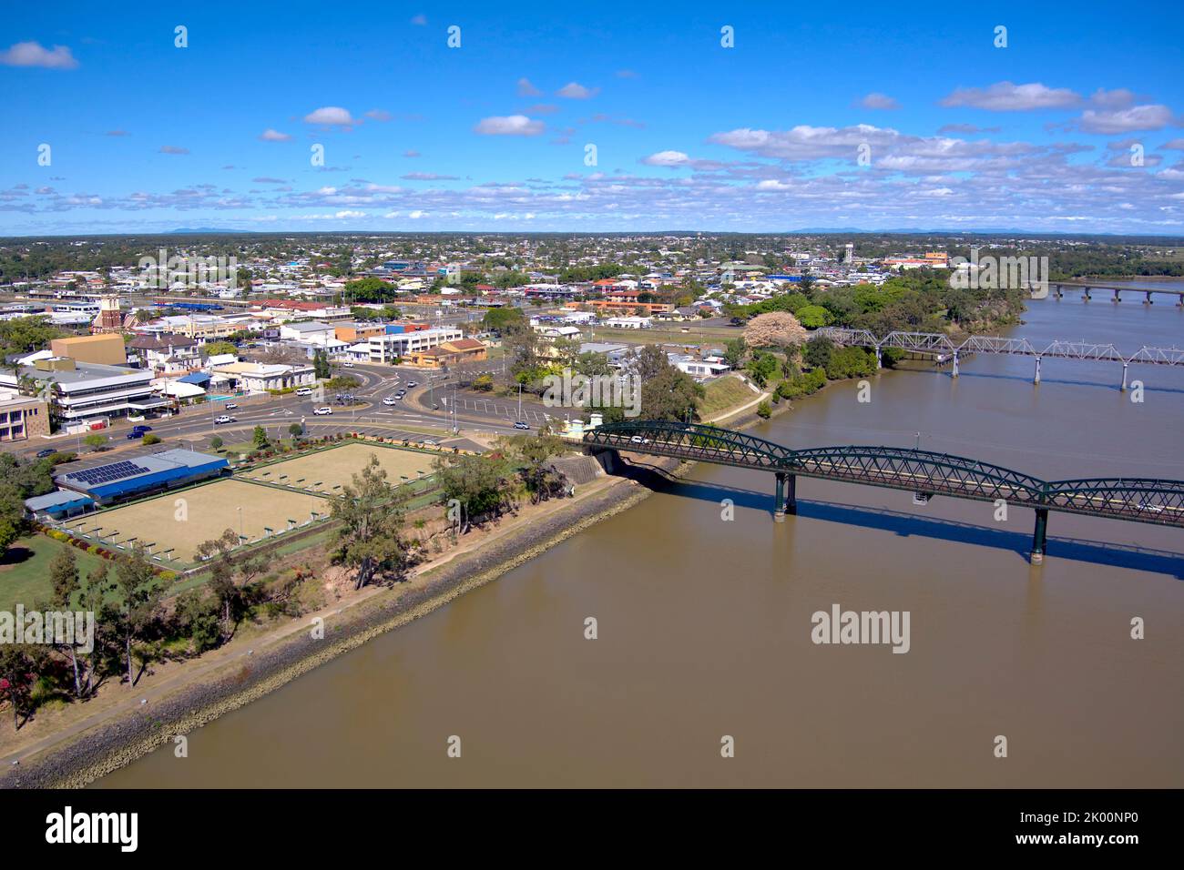 Aereo del Burnett Traffic Bridge che attraversa il fiume Burnett a Bundaberg Queensland Australia Foto Stock