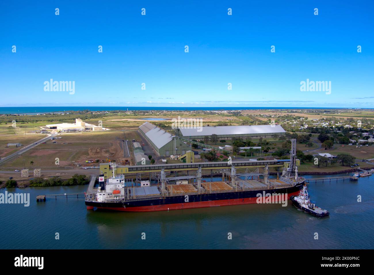 Aereo della nave portarinfuse Nanaimo Bay con partenza dal terminal dello zucchero sul Burnett River Port Bundaberg Queensland Australia dopo lo scarico del gesso Foto Stock
