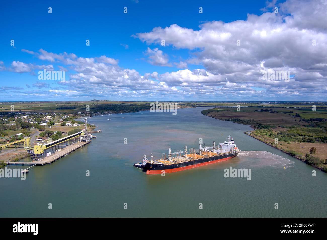 Aereo della nave portarinfuse Nanaimo Bay con partenza dal terminal dello zucchero sul Burnett River Port Bundaberg Queensland Australia Foto Stock