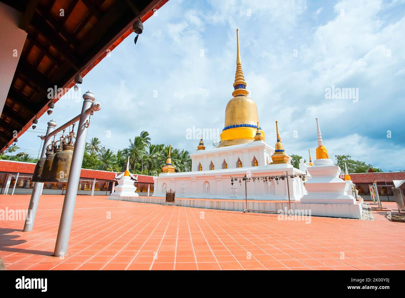 Phra That Sawi è una delle destinazioni di viaggio situato a Wat Phra That Sawi Chumphon provincia, Thailandia. Foto Stock