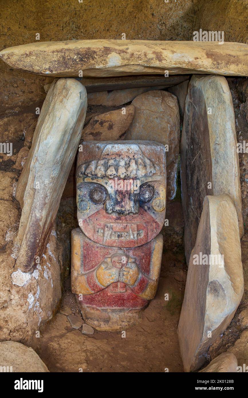 Colombia, dipartimento di Huila, regione di San Agustin, Parque Arqueologico Alto del Purutal. Qui le uniche statue colorate possono essere seen.1st al 8th ° secolo Foto Stock