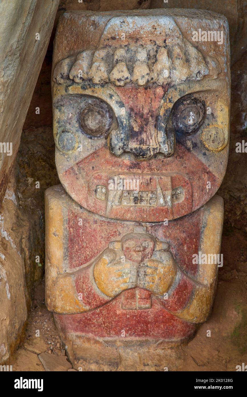 Colombia, dipartimento di Huila, regione di San Agustin, Parque Arqueologico Alto del Purutal. Qui le uniche statue colorate possono essere seen.1st al 8th ° secolo Foto Stock