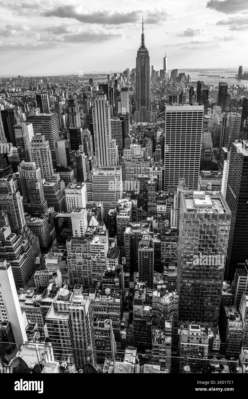 New York skyline della città con grattacieli urbani al tramonto, STATI UNITI D'AMERICA. Foto Stock