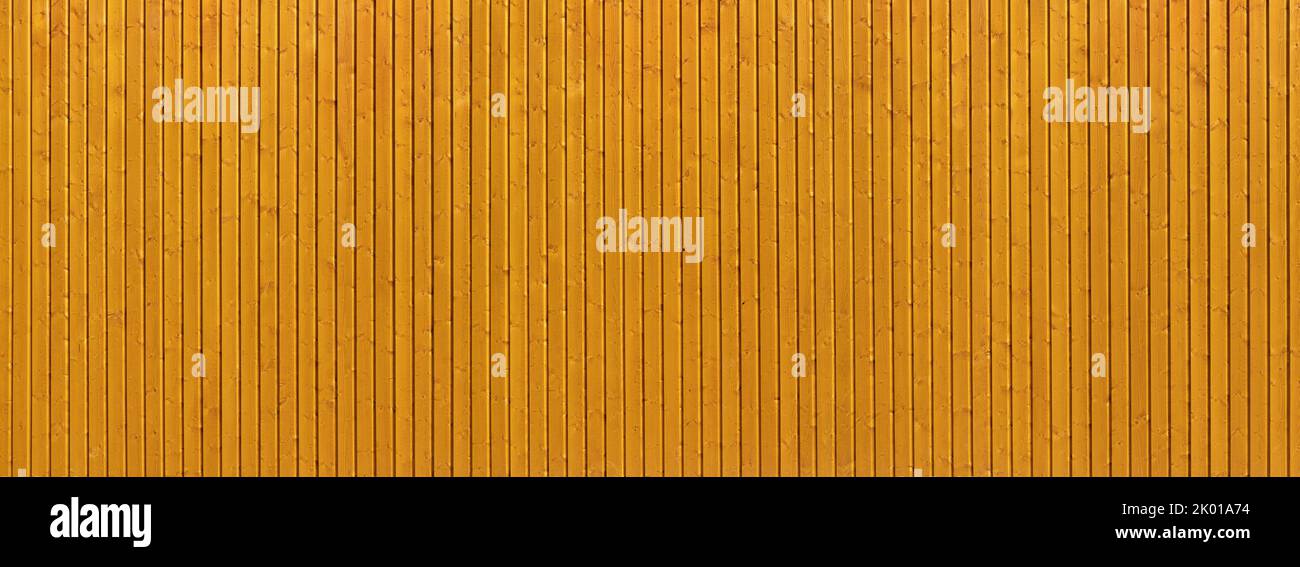 Panorama di un'ampia parete di legno marrone color miele Foto Stock Panorama di un'ampia parete di legno marrone color miele Foto Stock