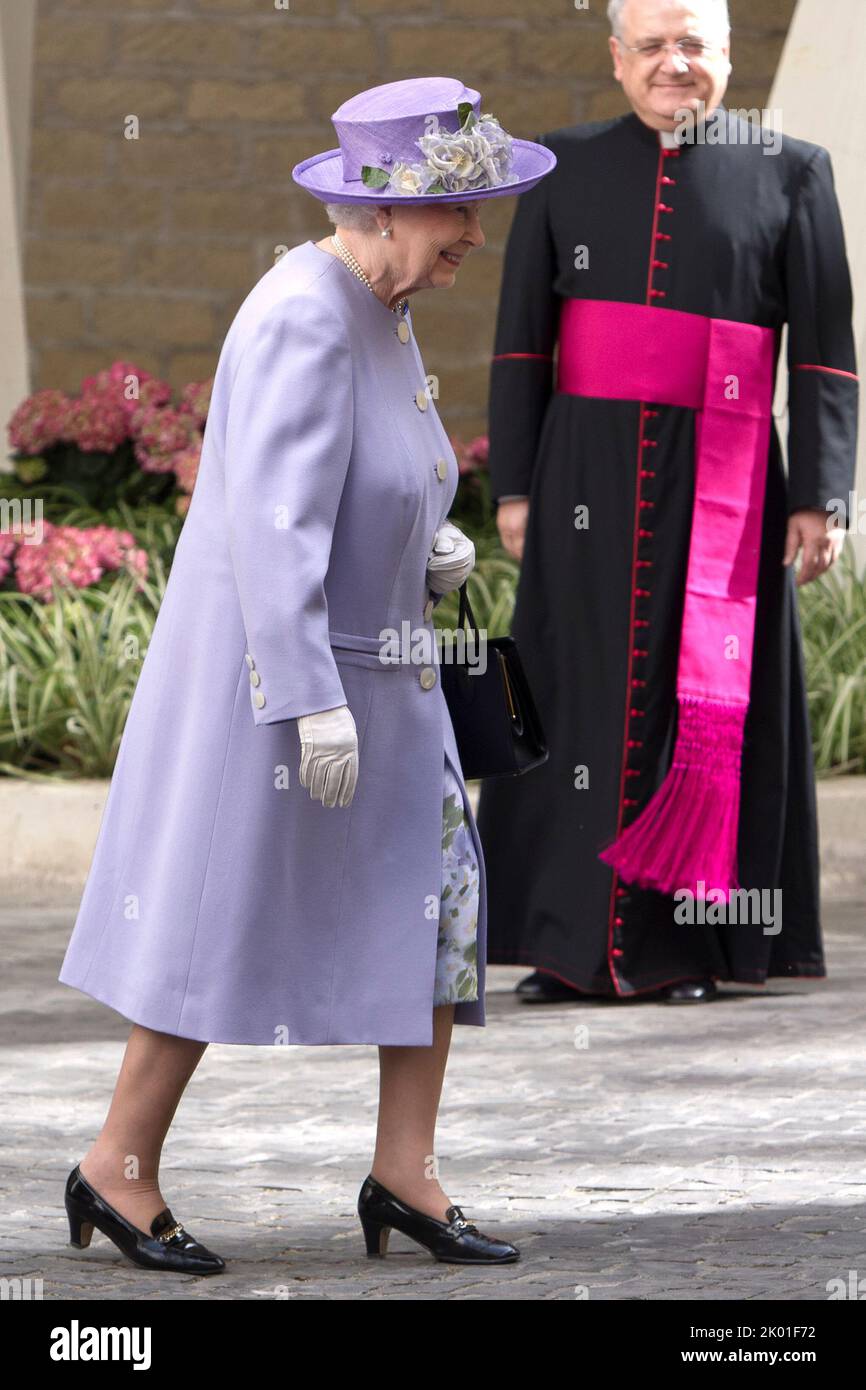 Città del Vaticano, Vaticano, 03 aprile 2014. Papa Francesco incontra la Regina Elisabetta II e il Principe Filippo, Duca di Edimburgo per un'udienza privata durante la loro visita di un giorno a Roma. Credit: Maria Grazia Picciarella/Alamy Live News Foto Stock