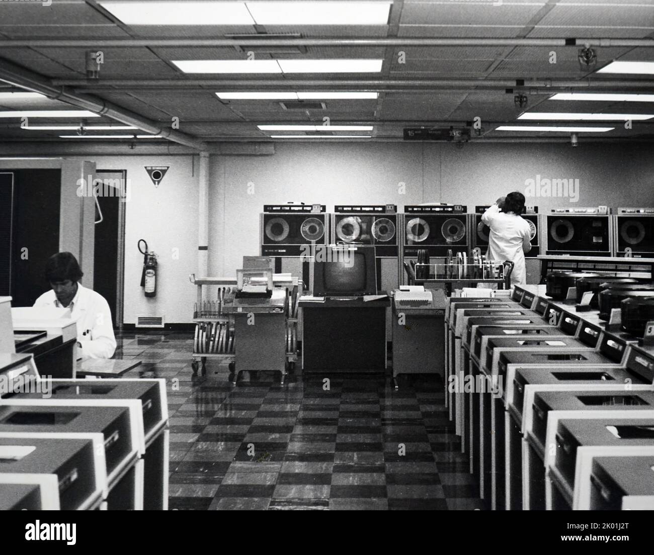 Australia. Il più grande computer di CSIRO. Vista generale della sala computer divisione di ricerca informatica. c. 1976. Foto Stock
