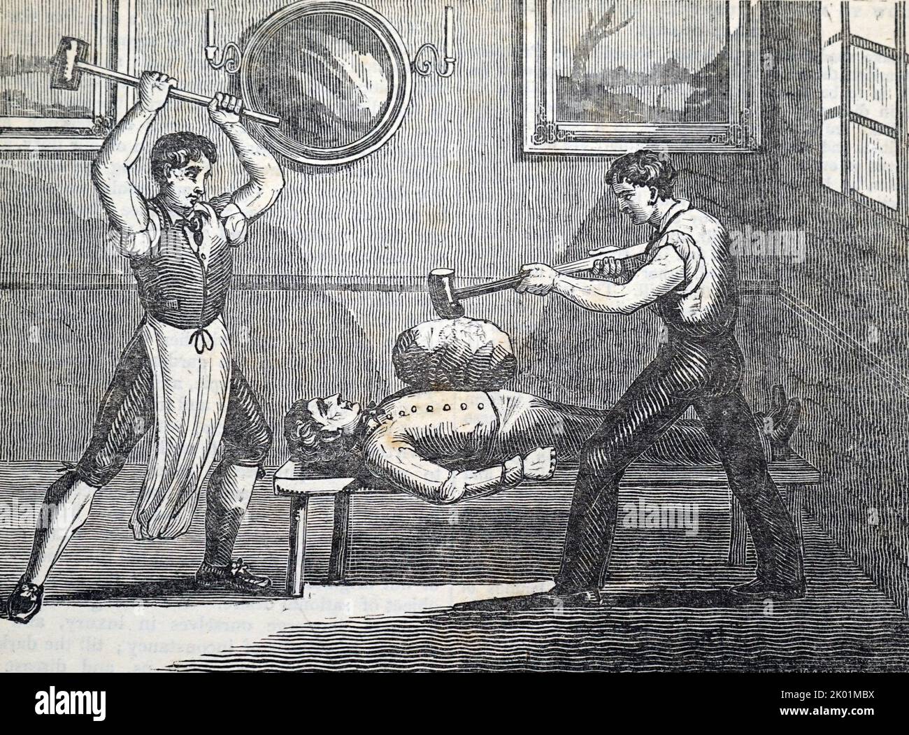 Rompere una pietra poggiata sul petto di un uomo. Foto Stock