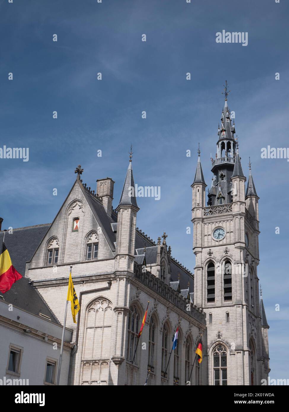 Sint Niklaas, Belgio, 4 settembre 2022, il campanile del municipio neogotico dal 1878 della città di Sint Niklaas in Belgio Foto Stock