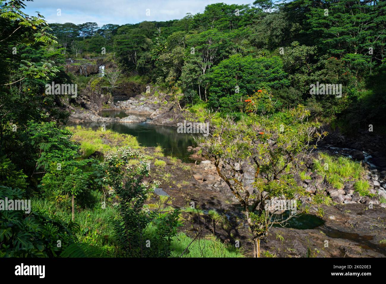 wailuku river state park paesaggio e pe'epe'e cade in distanza hilo hawaii Foto Stock