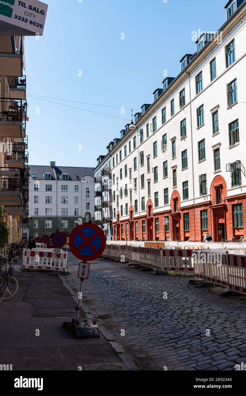 Copenaghen, Danimarca. Agosto 13, 2022. Non ci sono fermate sulla strada che sta per essere rinnovata a Copenhagen, Danimarca Foto Stock