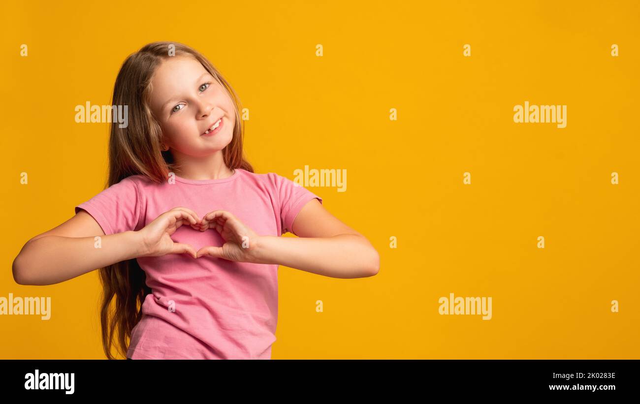 segno di amore sostegno bambino affetto simpatia ragazza Foto Stock