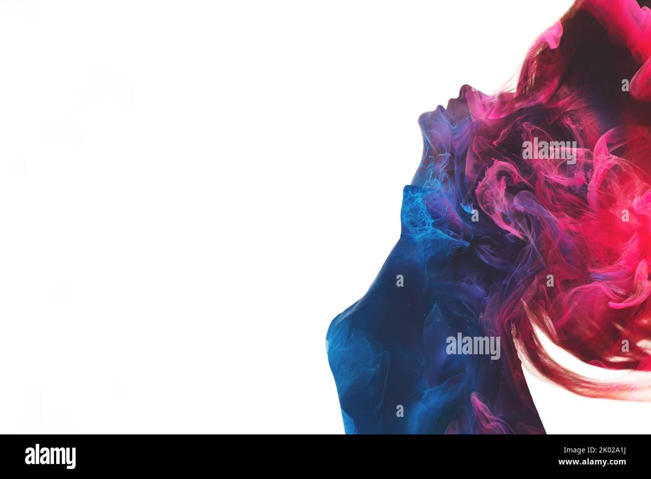 doppia esposizione silhouette blu rosa nebbia donna Foto Stock