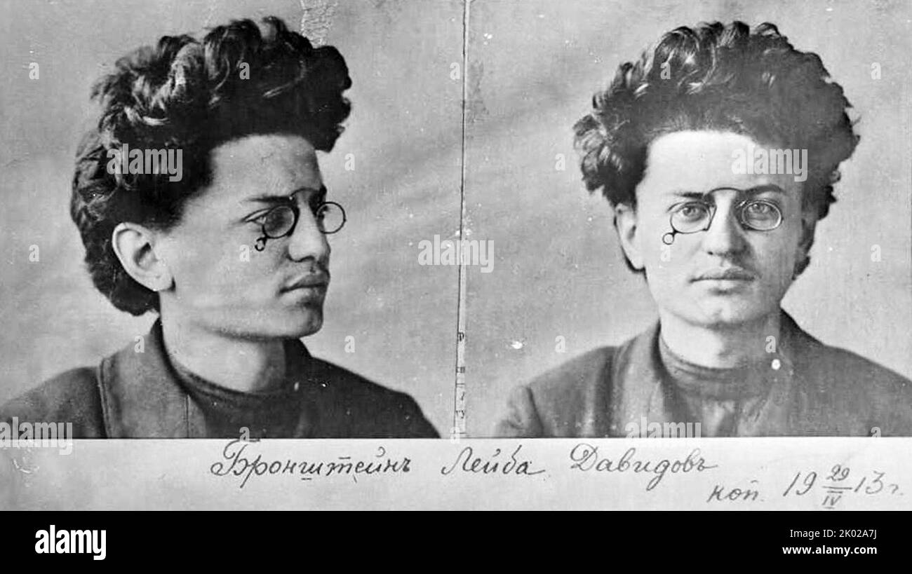 Trotsky dopo il suo arresto a San Pietroburgo 1905. Lev Davidovich Bronstein (1879 – 1940), meglio noto come Leon Trotsky, è stato un . Ideologicamente comunista, sviluppò una variante del marxismo conosciuta come trotskismo. Foto Stock