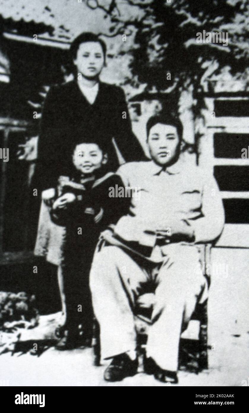 Kim il Sung con sua moglie e suo figlio. Una delle ultime foto congiunte. 1949. Foto Stock