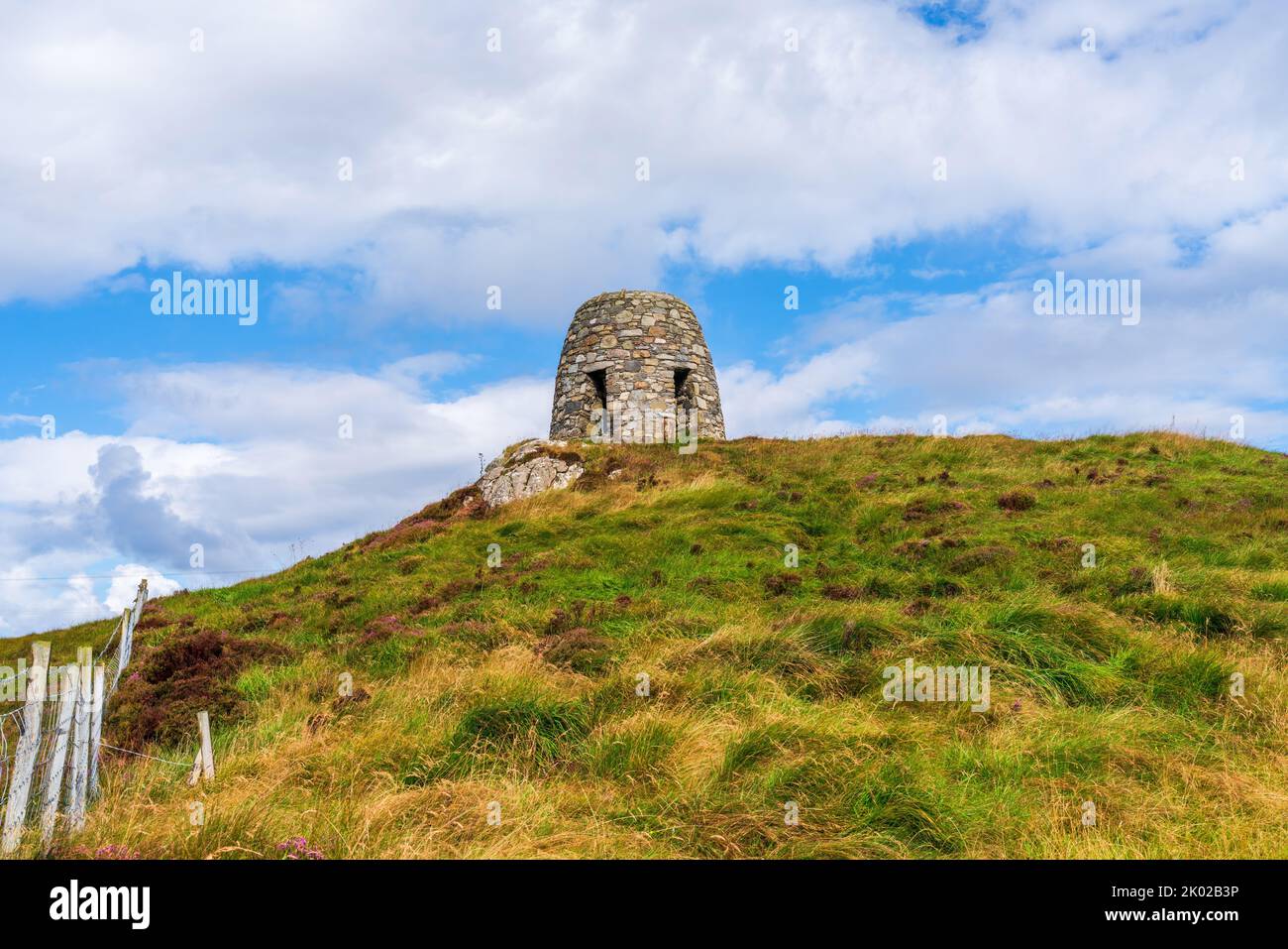 Memoriale degli Eroi di Lochs sulla collina, Isola di Lewis, Scozia, Regno Unito Foto Stock