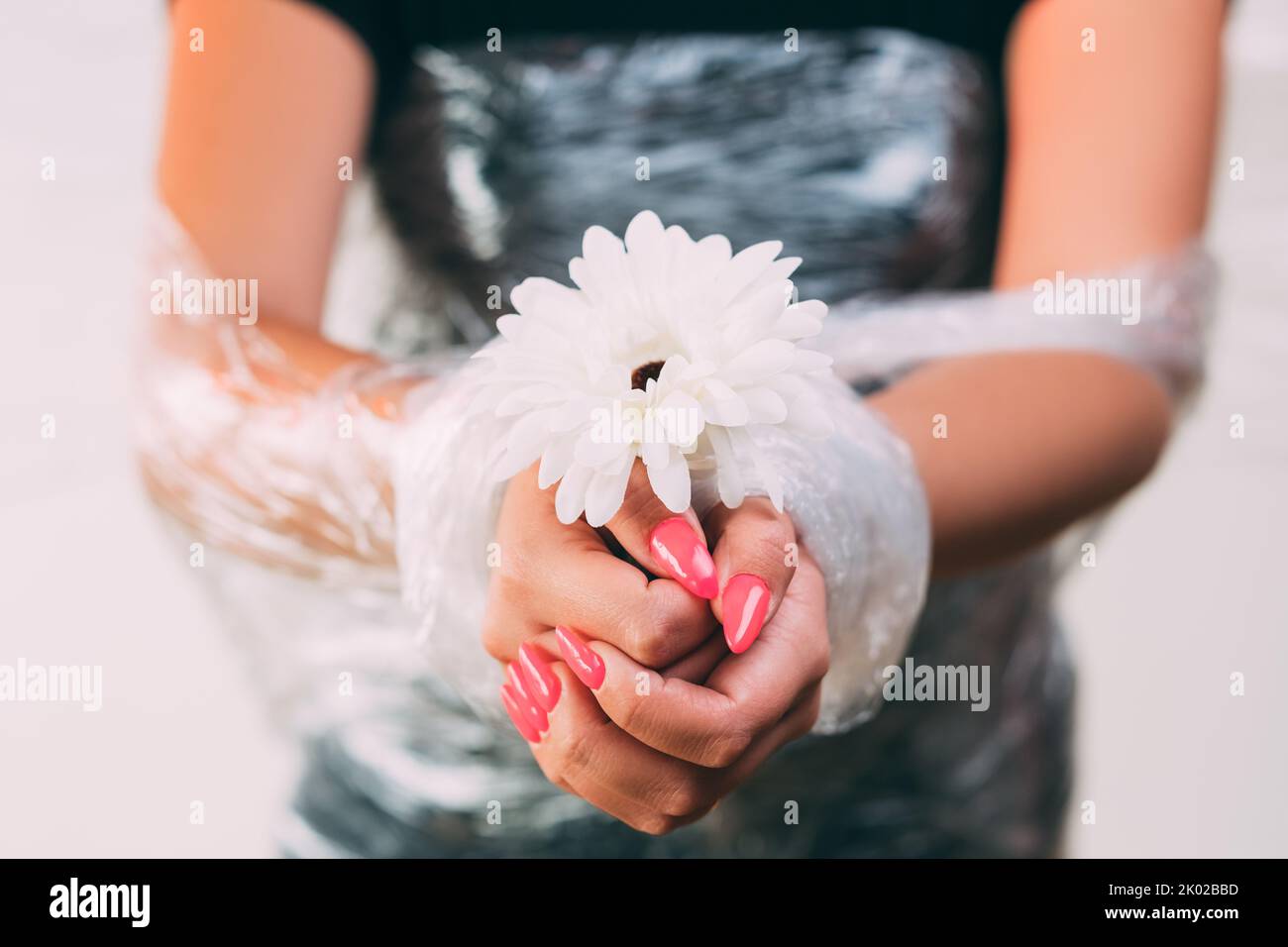 salvare la natura protezione ambientale mani di fiori Foto Stock