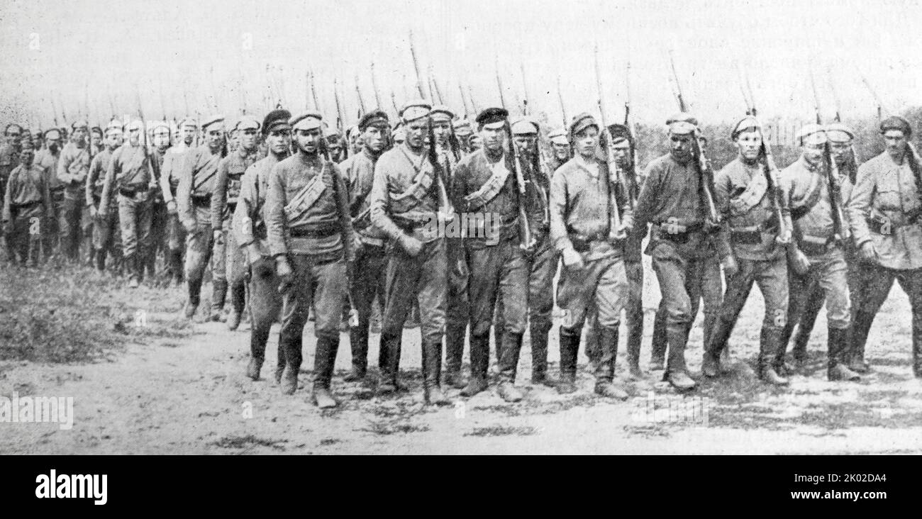 Una delle prime unità regolari dell'Armata Rossa, prima di partire per la guerra. 1918. Foto Stock