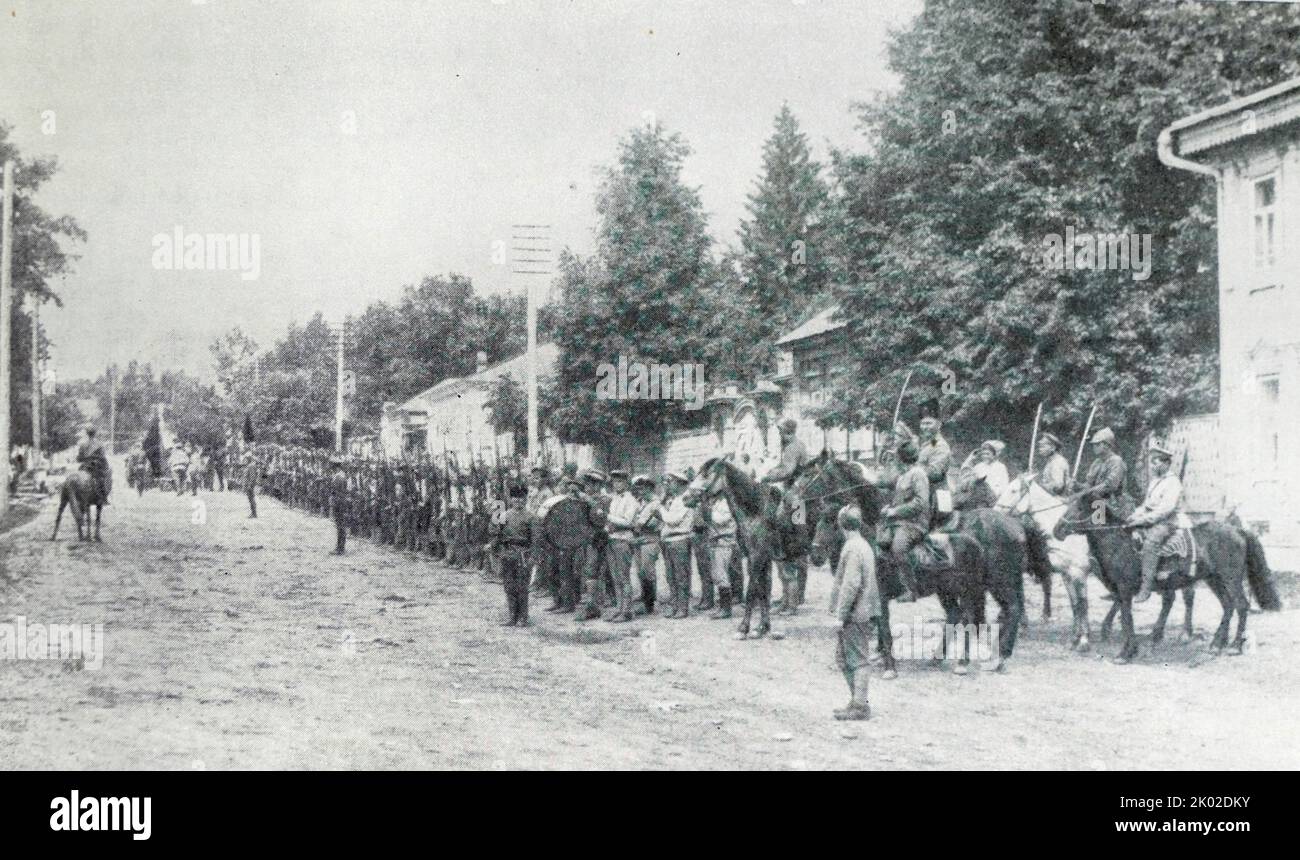 Revisione delle unità della 25th° Divisione Fanteria dopo la liberazione di Ufa. Giugno 9, 1919. Foto Stock