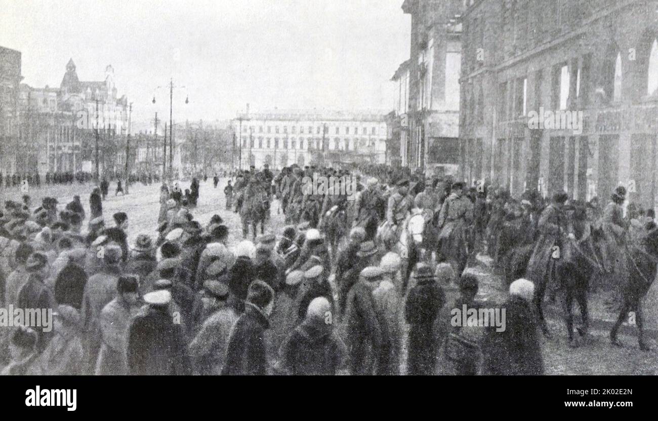 L'entrata a Kharkov della Divisione di Rifle Lettone dell'Armata Rossa il 12 dicembre 1919. Foto Stock