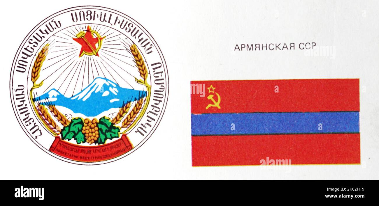 Bandiera armena ed emblema quando l'Armenia faceva parte dell'Unione Sovietica Foto Stock
