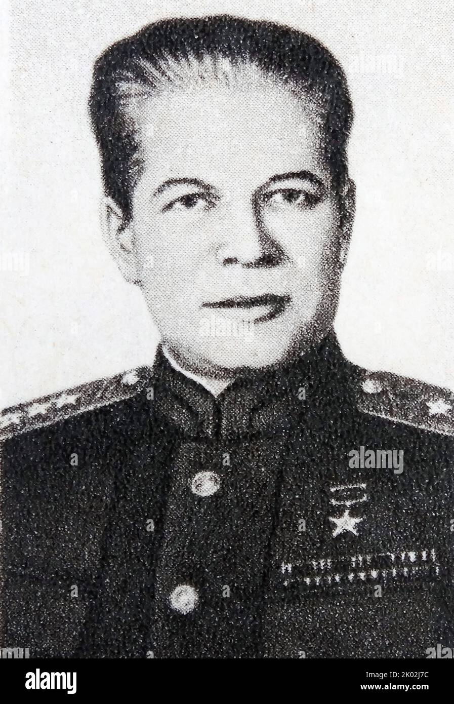 Dmitriy Fyodorovich Ustinov (1908 - 1984) Maresciallo dell'Unione Sovietica e politico sovietico durante la guerra fredda. Ministro della Difesa dell'Unione Sovietica dal 1976 fino alla sua morte nel 1984. Durante la seconda guerra mondiale, mentre era commissario popolare degli armamenti, ottenne una distinzione all'interno delle fila del partito supervisionando con successo l'evacuazione delle industrie di Leningrado alle montagne Urali. Alla fine della guerra, gli fu affidato il compito di sequestrare materie prime, scienziati e ricerche che erano stati lasciati dal programma missilistico tedesco. Foto Stock