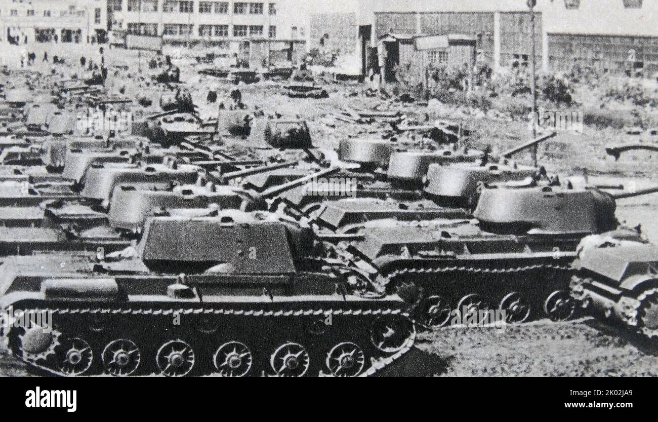Durante gli anni della guerra, l'industria dei carri armati sovietici fabbricò oltre 100 mila carri armati e pistole semoventi Foto Stock