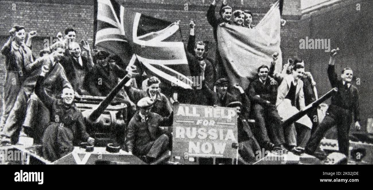Lavoratori britannici in carri armati realizzati per l'URSS. 1941 Foto Stock