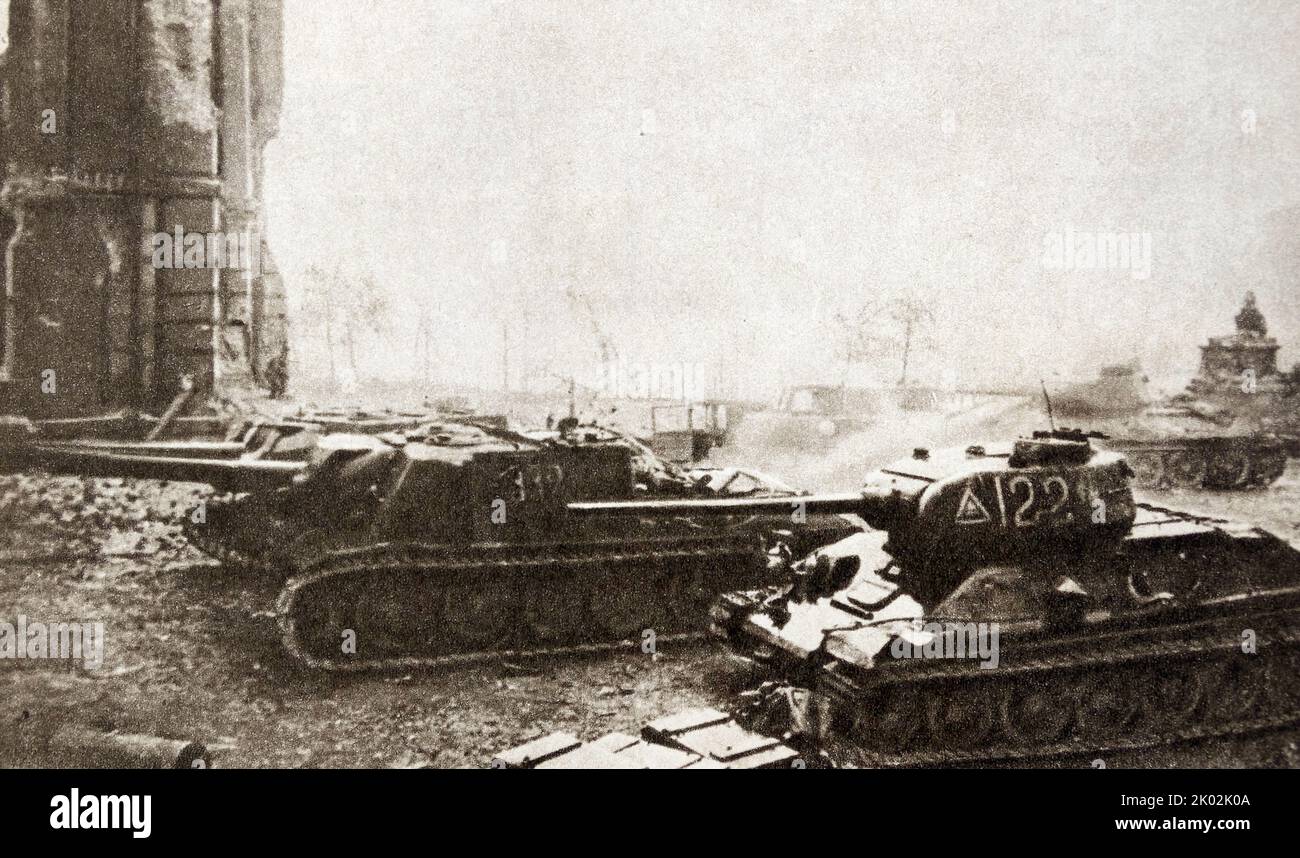 Truppe sovietiche tempesta il Reichstag! Berlino, aprile 1945 Foto Stock