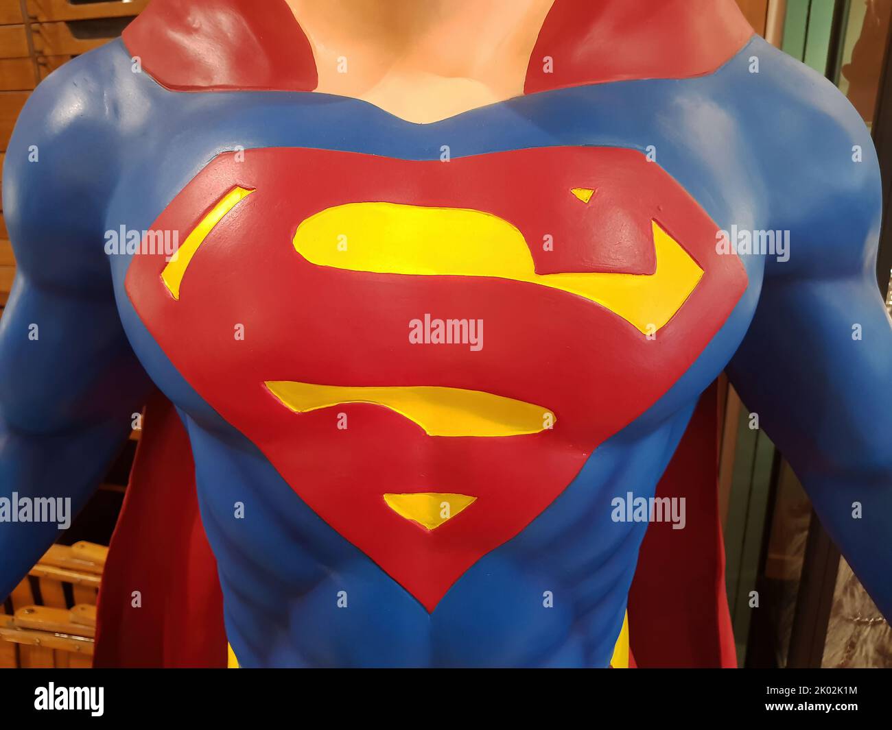 Primo piano della grande S di Superman su un burattino Foto Stock
