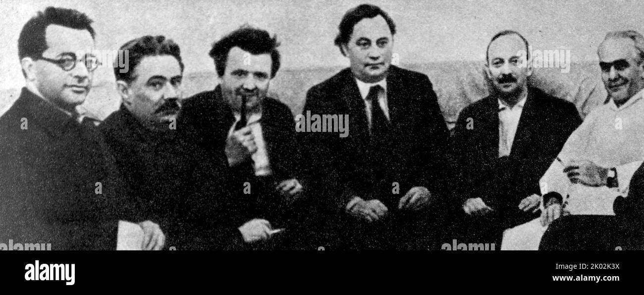 Segreteria del Comitato Esecutivo dell'Internazionale Comunista, eletto al VII Congresso. Da sinistra a destra: P. Togliatti, D. Manuilsky, K. Gottwald, G. Dimitrov, O. Kuusinen, Picco V. Foto Stock