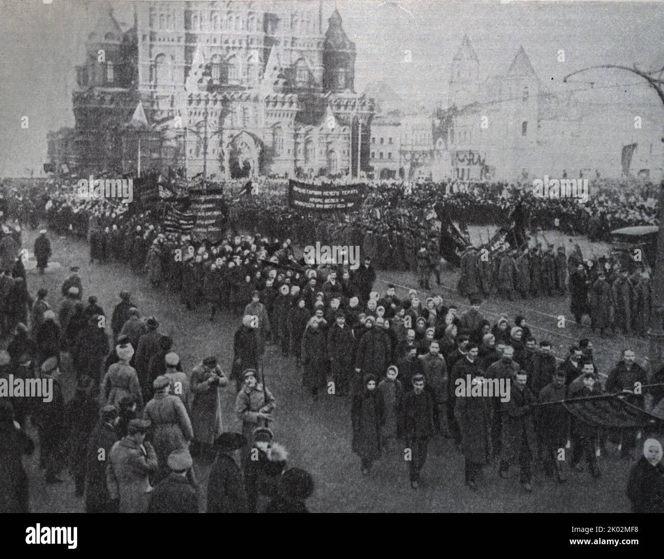 Manifestazione sulla Piazza Rossa il giorno del terzo anniversario della Grande Rivoluzione Socialista di Ottobre. Mosca. Novembre 7, 1920. (Foto). Foto Stock