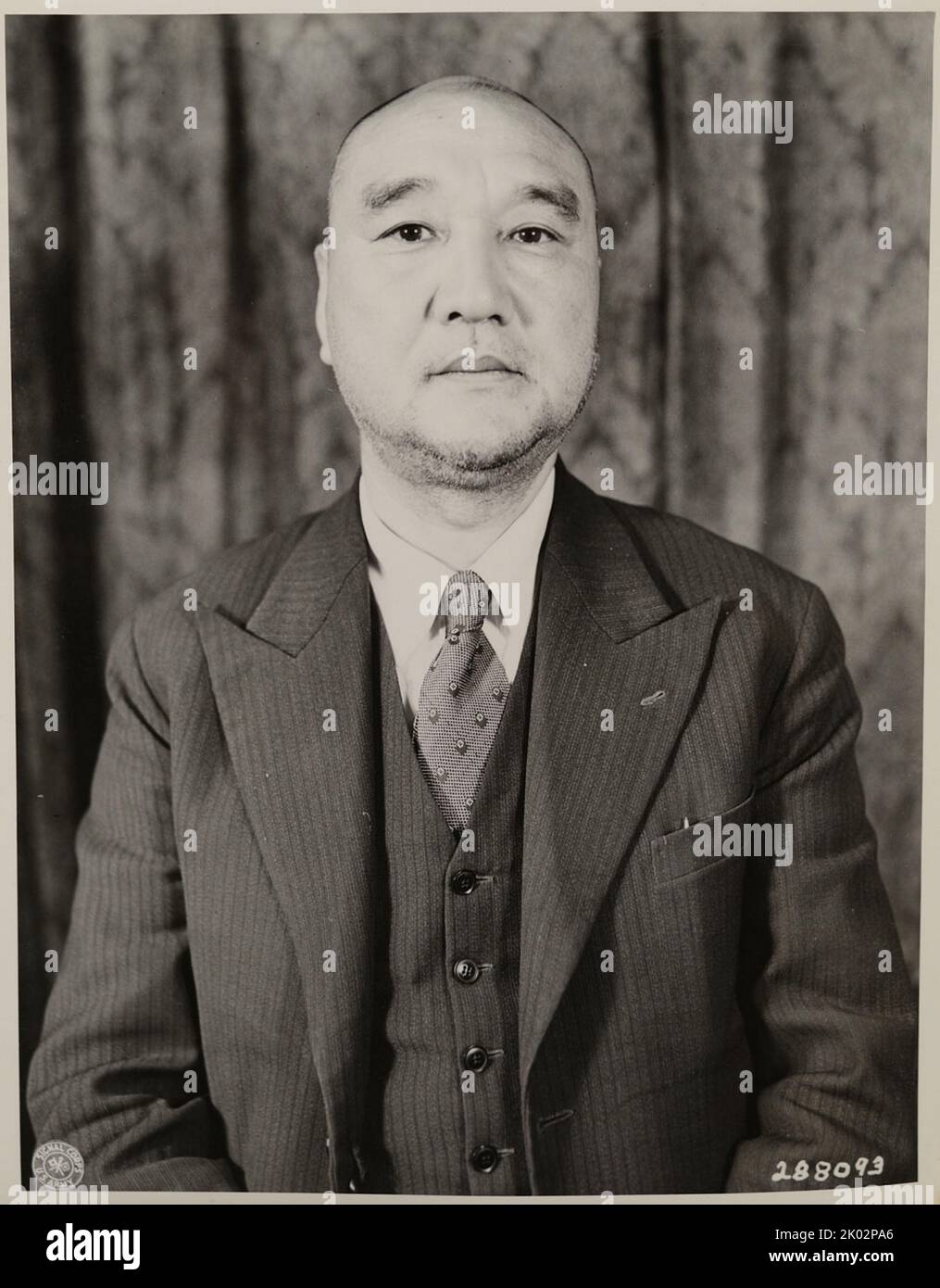 Sato KenRyo (1895 - 1975), tenente generale dell'esercito. Il 20 aprile 1942 è stato nominato Direttore dell'Ufficio Affari militari del Ministero dell'Esercito, il più alto membro dello Stato maggiore del Ministro dell'Esercito per quanto riguarda l'amministrazione militare. Alla fine della guerra nell'agosto 1945. Sato divenne il più giovane criminale di guerra di classe A e apparve nel Tribunale militare Internazionale per l'Estremo Oriente Foto Stock