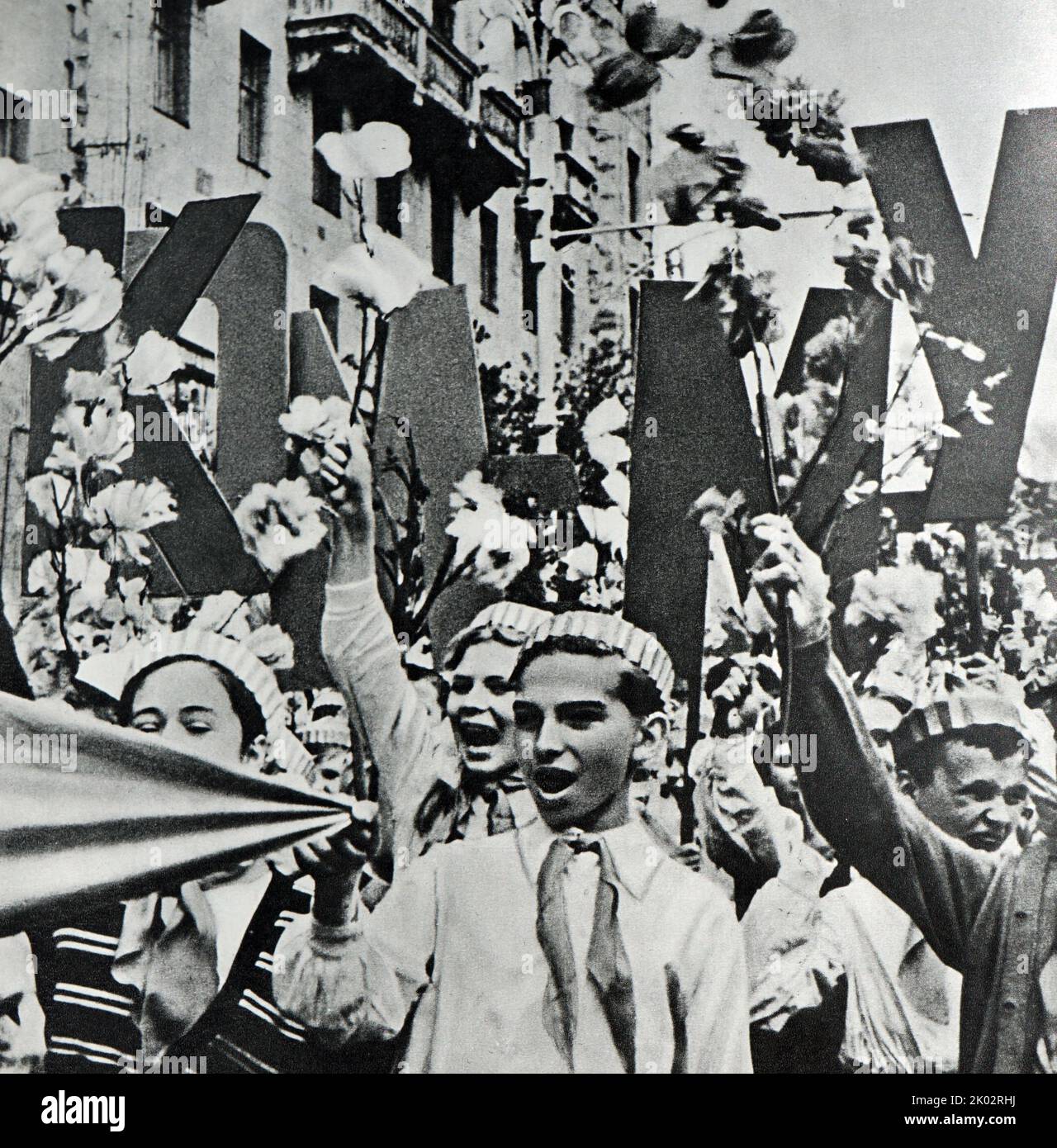 Propaganda Fotografia dei bambini sovietici che parano per la pace 1960 Foto Stock