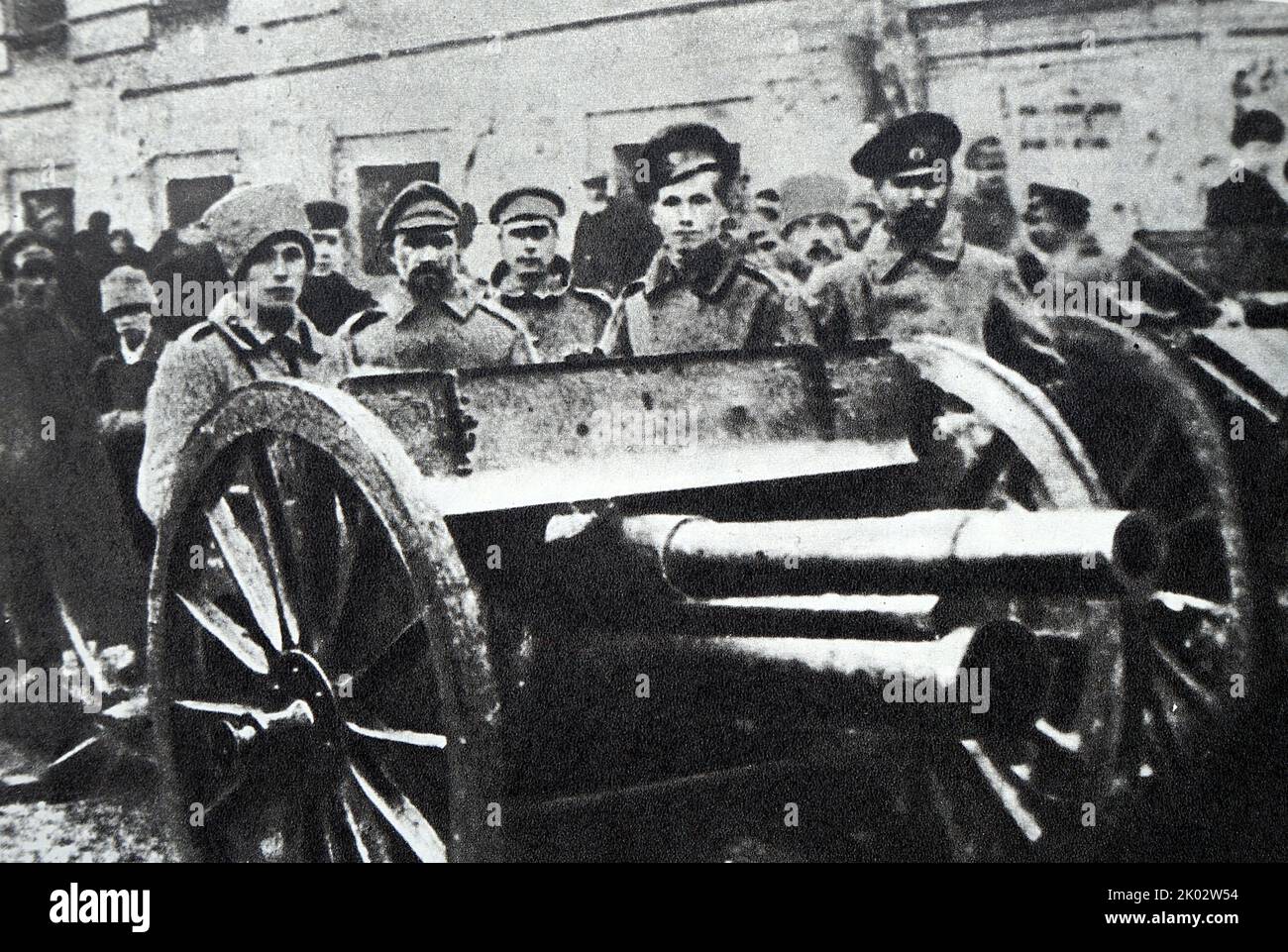 Rivoluzione russa. Una pistola vicino alla costruzione del comune di Mosca nei giorni di ottobre del 1917. Foto di G. Goldstein. Foto Stock