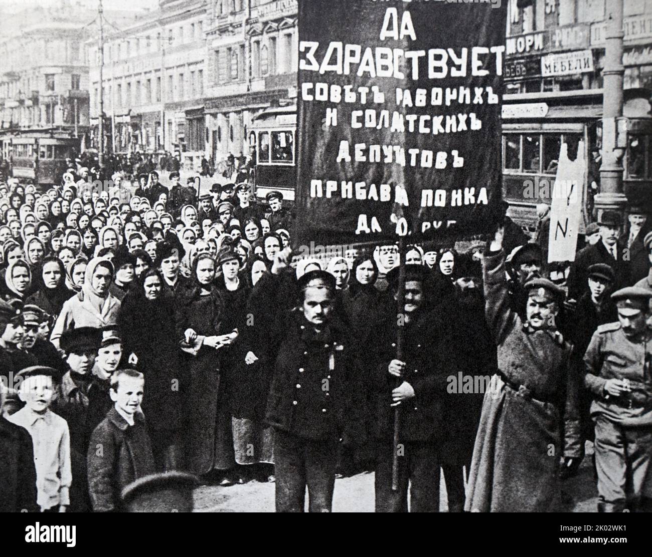 Manifestazione dei lavoratori di Pietrogrado nei giorni di luglio del 1917. Foto di V. Bulla. Foto Stock